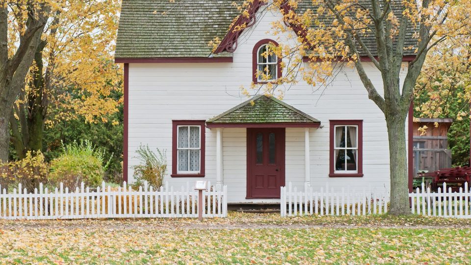 Front exterior of the Zilker Park Cottage, Austin, Texas — tap to enlarge